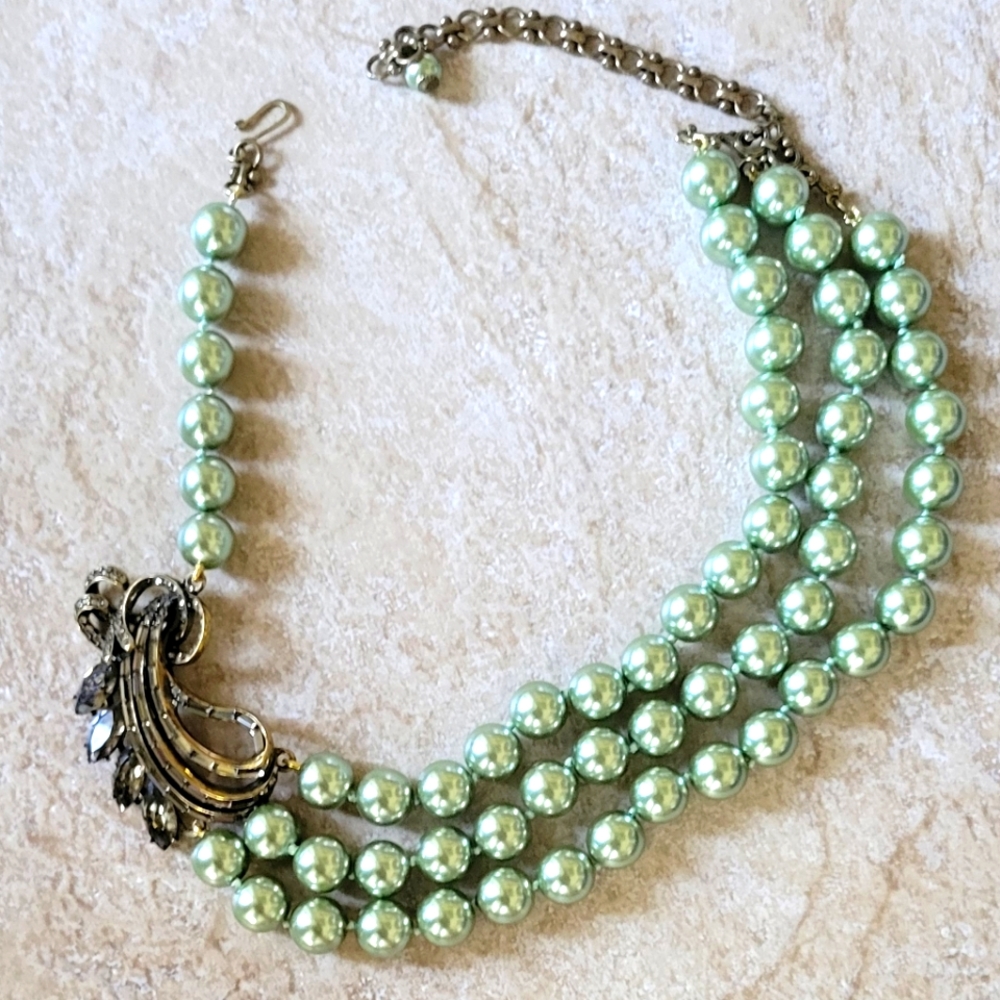 Vintage Heidi Daus Diamond Swarovski Crystal Swirl Necklace with Pistachio Pearl
